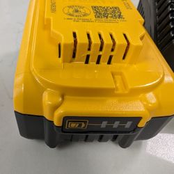 Dewalt 20V 4AH Battery and DCB115 Charger
