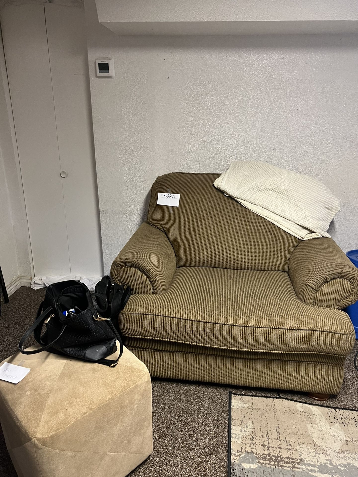 Free Oversized Chair