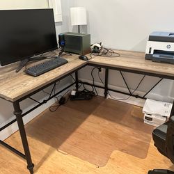 Desk & chair (Free)