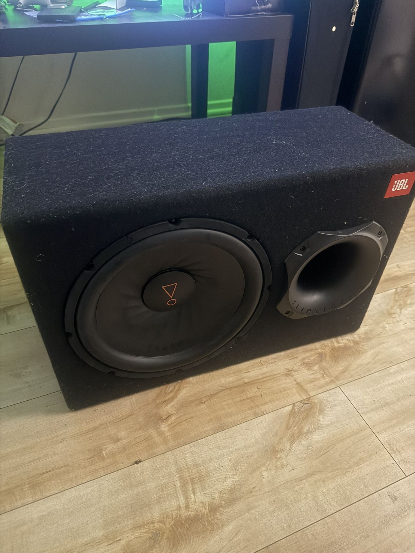 Vendo Subwoofer Amplificado JBL 