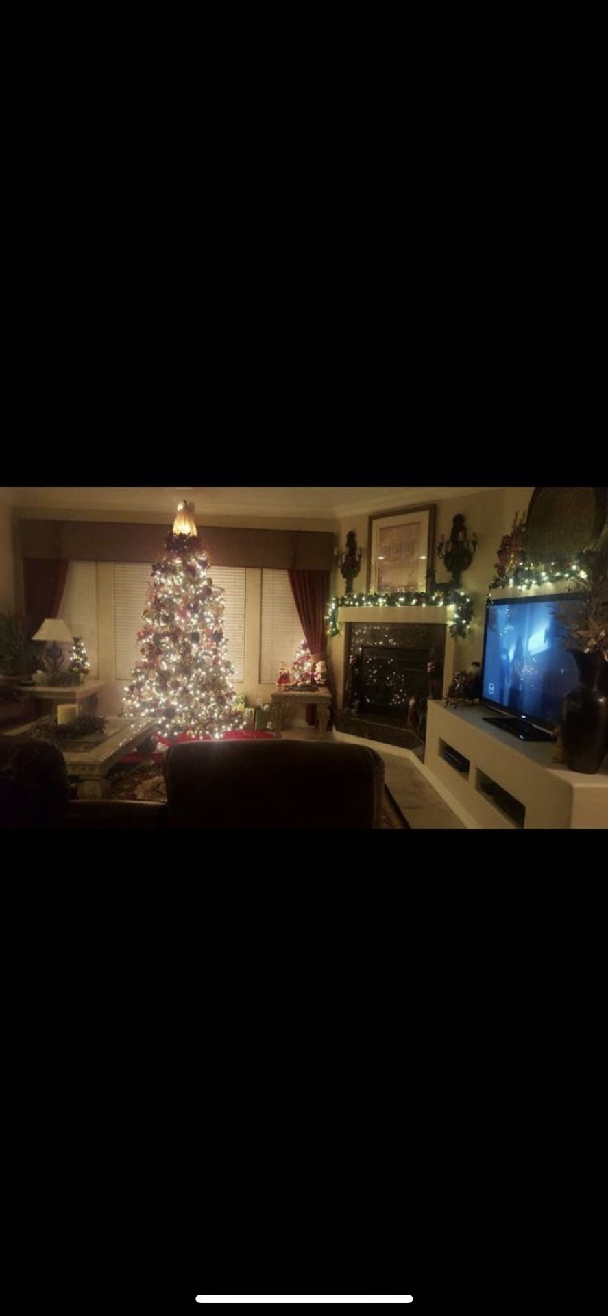9.5ft pre-lit Christmas Tree