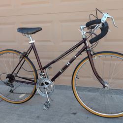 27" VINTAGE OLD SCHOOL OPEN ROAD UNISEX BIKE. 10 SPEEDS. EXCELLLENT CONDITION 👌🏼