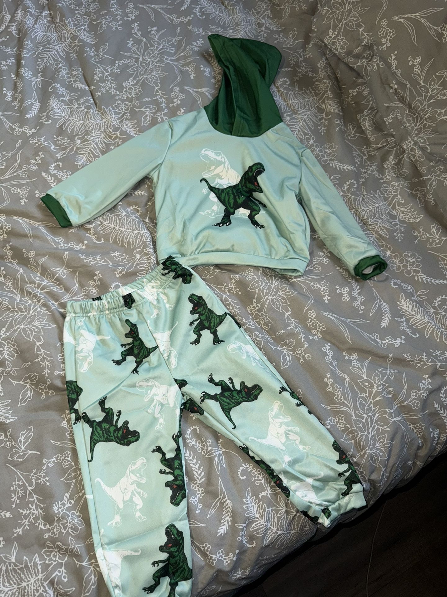 Toddler boy, clothing set Size 2T/3T Brand new