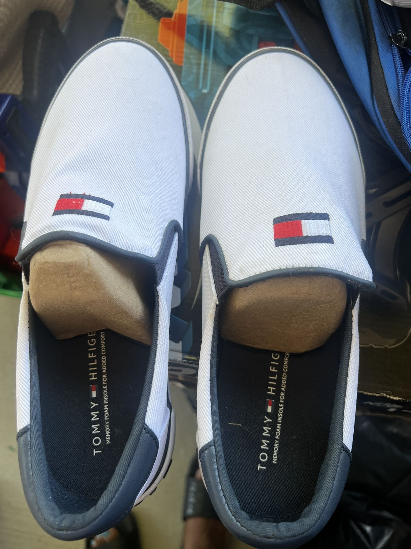 Tommy Hilfiger Size 8 1/2
