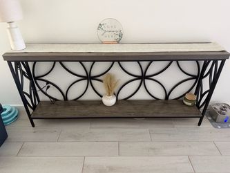 Entry way table