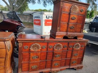 Dresser set