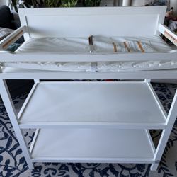 Storkcraft Alpine Changing Table With Pad in White