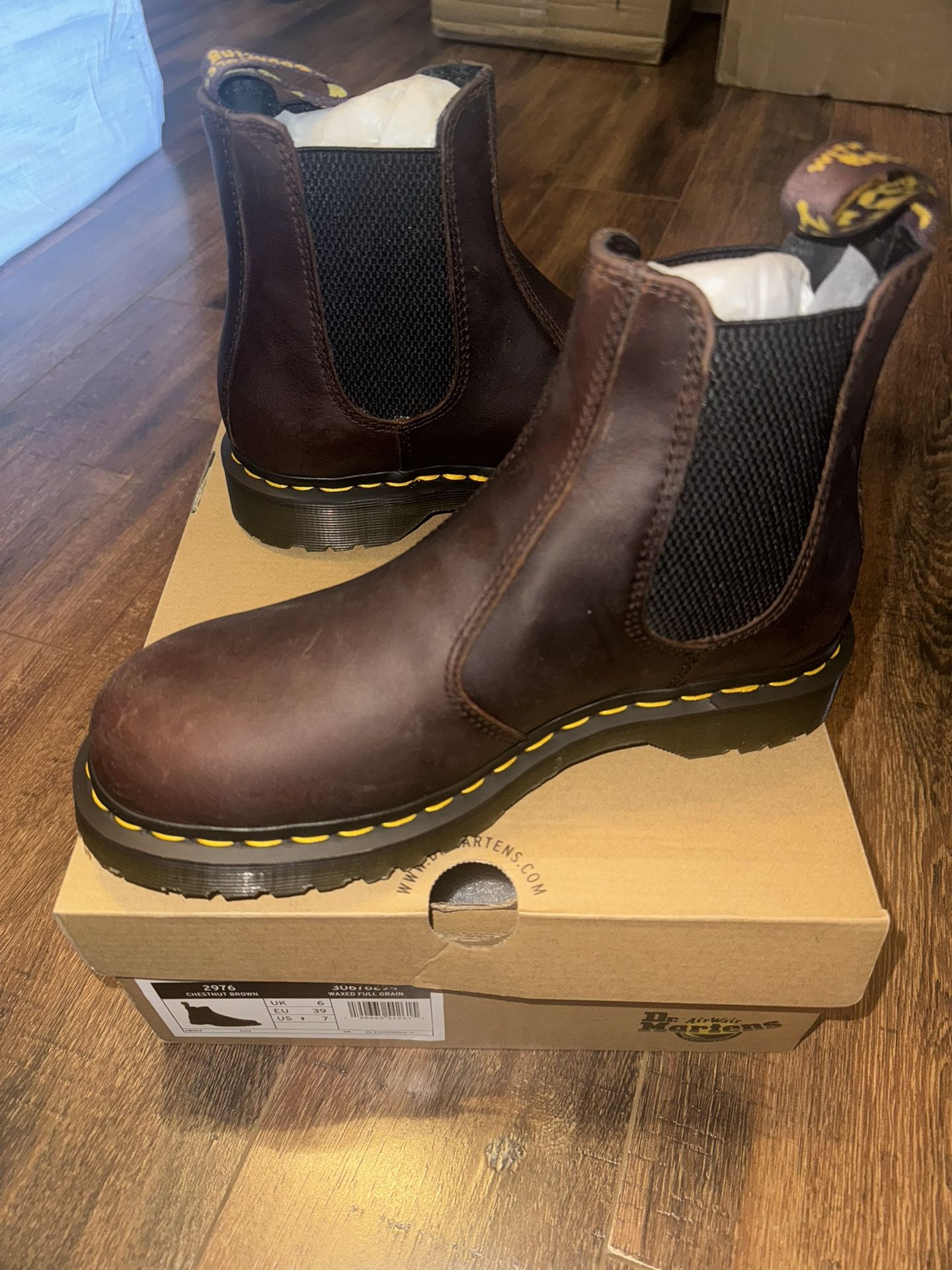 Dr. Martens Men's 2976 Waxed Full Grain Leather Chelsea