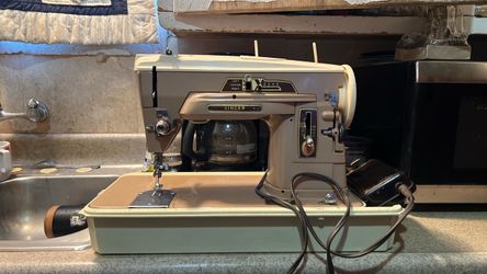 Vintage Singer Sewing Machine with Foot Pedal