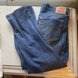 Woman’s Levi’s Boyfriend Jeans Size 31