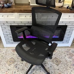 LIKE NEW**Realspace® Radano Mesh High-Back Executive Office Chair, Black, BIFMA Compliant