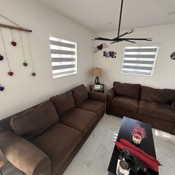 Pair Of Couches In Excellent Condition