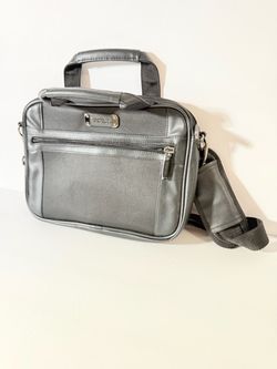 Kenneth Cole Suitcase for Travel, Vacations or Everyday Luggage Use – Door Pickup ASAP