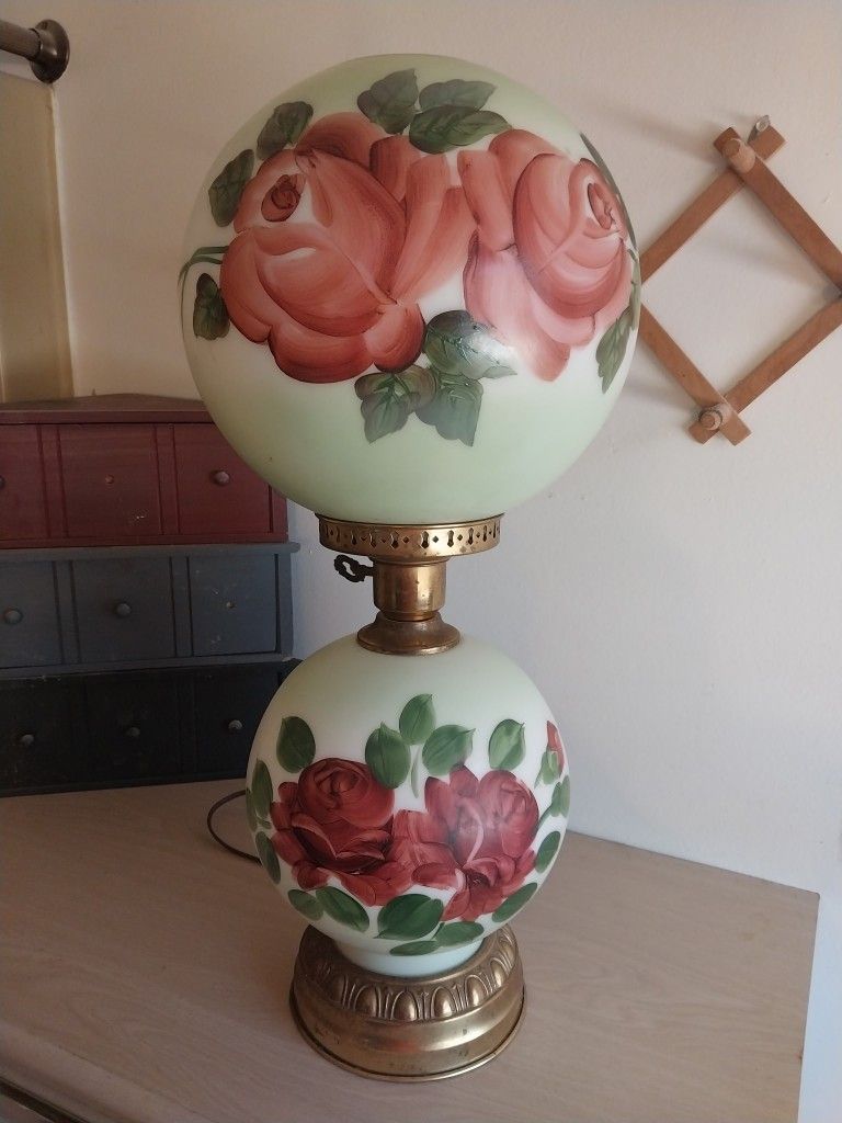 Beautiful vintage dual globe lamp