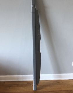 NEVER USED RAV4 TRUNK CARGO COVER