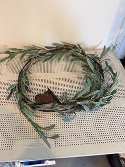 Lighted Olive Garland