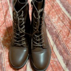 Women Boots 👢 