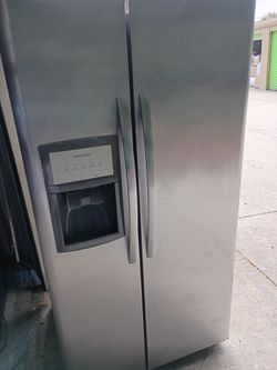 Frigidaire refrigerator for low price working well