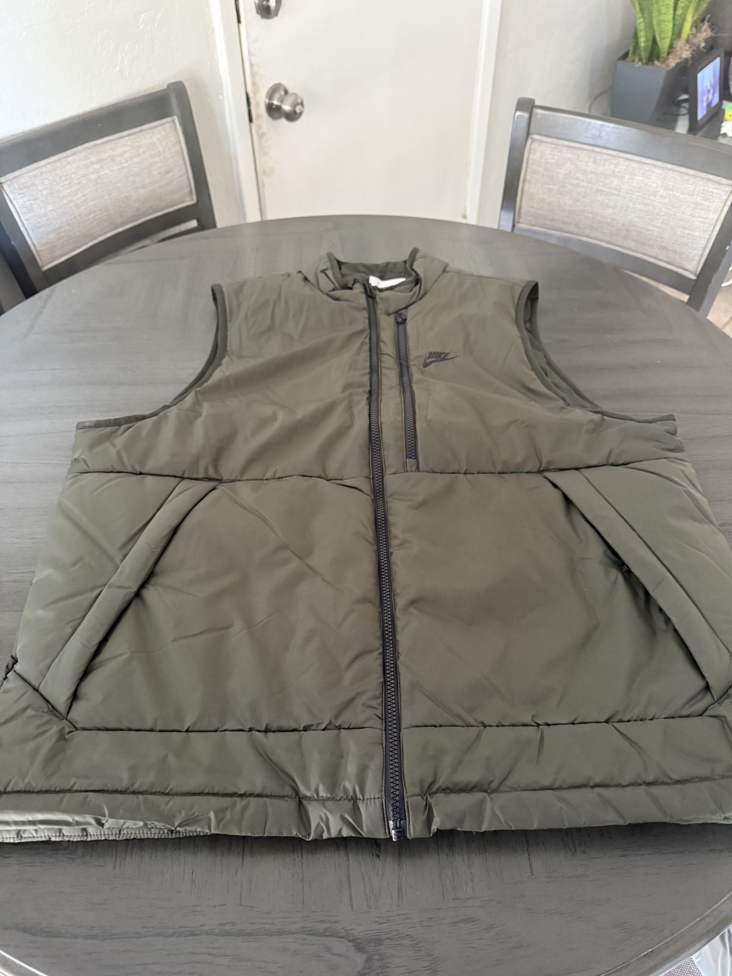 Nike Men’s Puffer Therma-Fit Vest