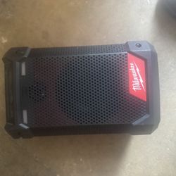 Milwaukee M12 Bluetooth Radio 