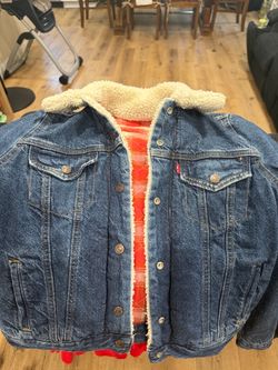 Levi’s Denim Jacket - size small