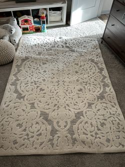 Grey & White Rug 9’x6’
