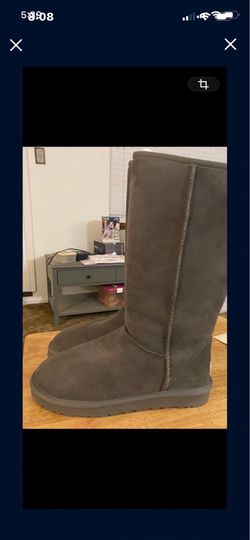 Like new size 7classic tall gray Uggs still in the box