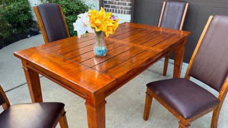 Beautiful Rectangular Table Set With 4 Matching Chairs