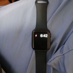 40 mm Apple Watch SE