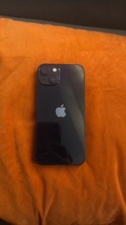 iPhone 13 midnight blue