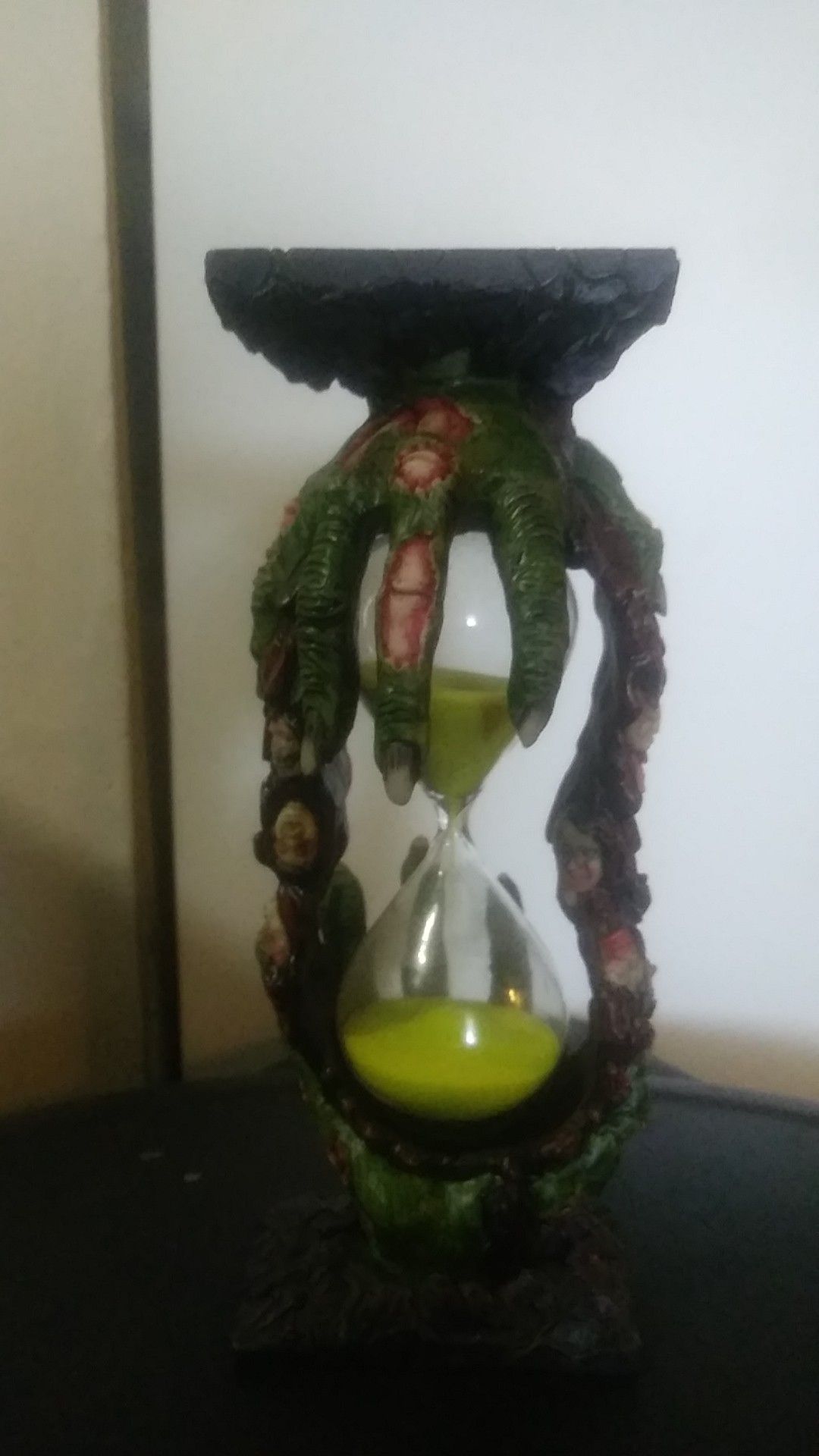 Demon zombie hourglass