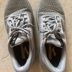Brooks Adrenaline Running Shoes Size 9