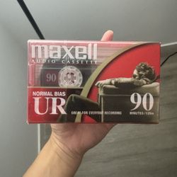 Maxell UR 90 Normal Bias Blank Audio Recording Cassette Tape, Low Noise, 90 Minute Recording Time, 5 Pack