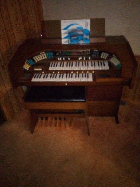 Old School Organ In Fantastic Condition