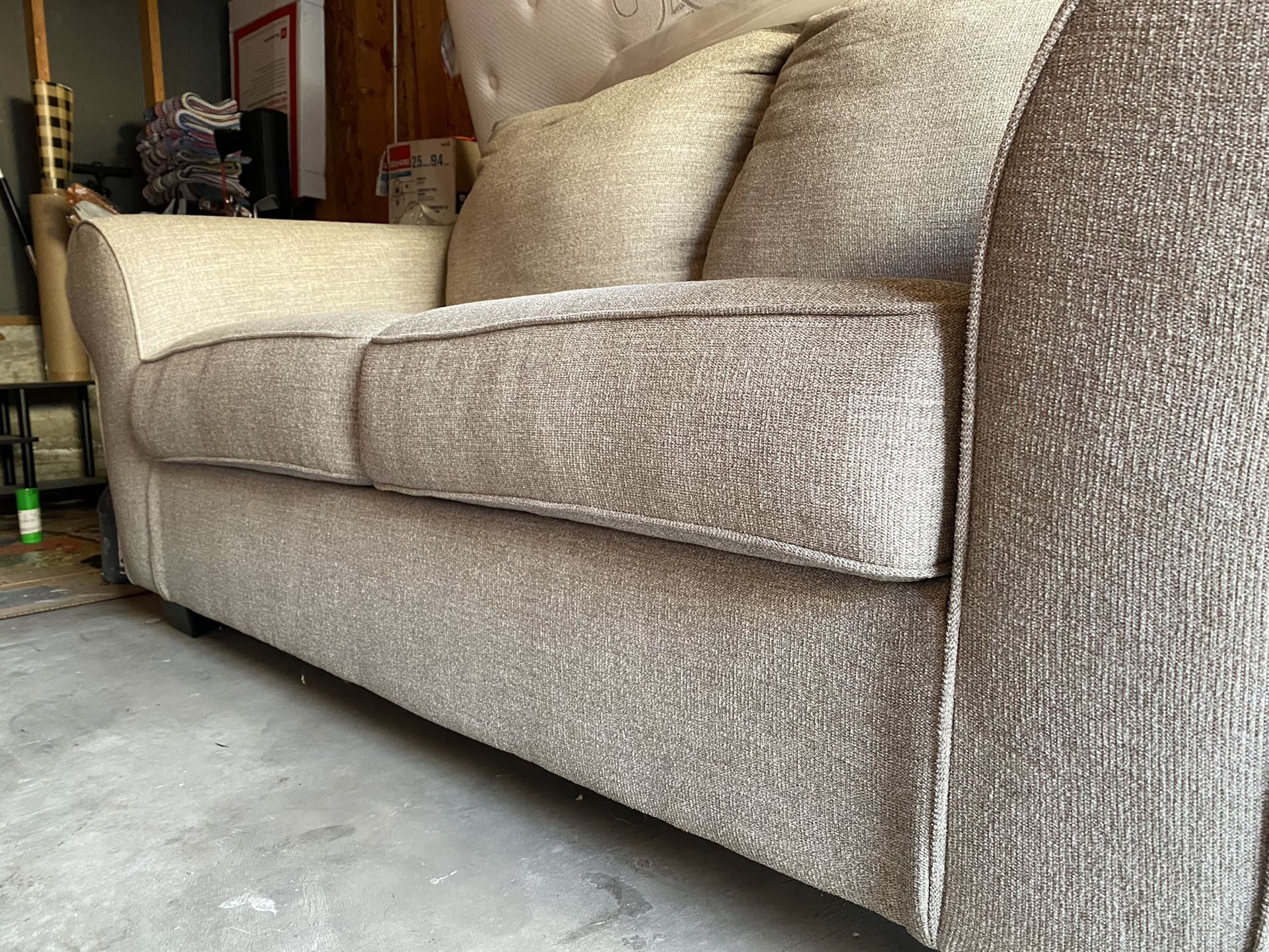 Loveseat - Ashley Home Furniture 