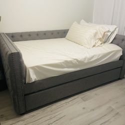 Daybed Full Size comes with Trundle
