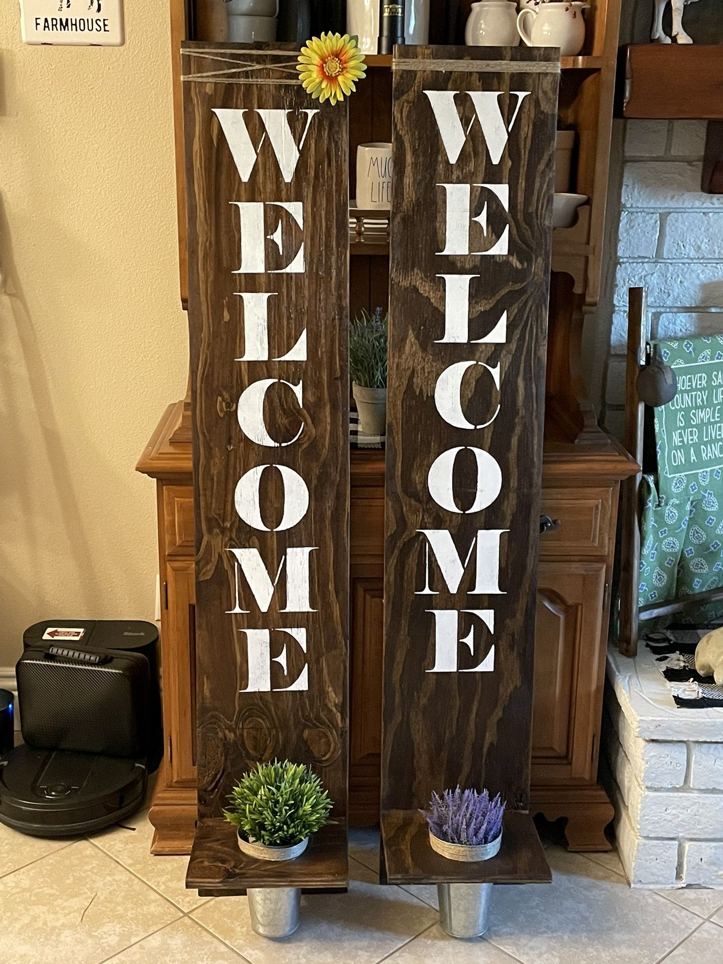 Beautiful plant holder porch sign
