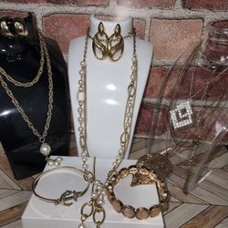 #1646, LOT VINTAGE GOLD TONE, PEARLS & RHINESTONES
