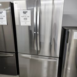 LG 27 Cu Ft SMART Counter Depth MAX French Door Refrigerator w/ Ice & Water