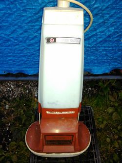 Carpet cleaning machine