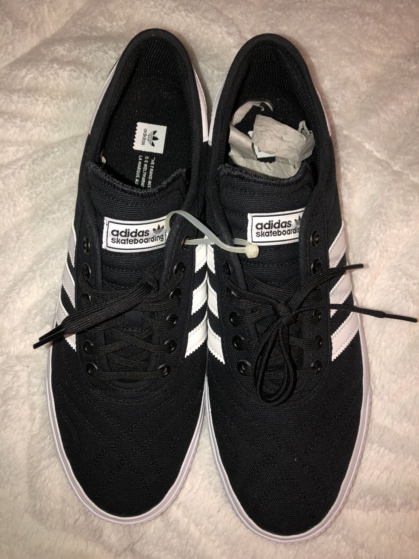 Black and White Skateboarding Shoes (Size 13) for in El Paso, - OfferUp