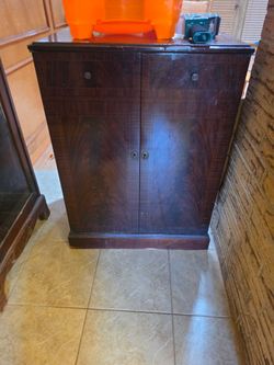 This is a circa 1950 RCA Victor television cabinet constructed with a mahogany