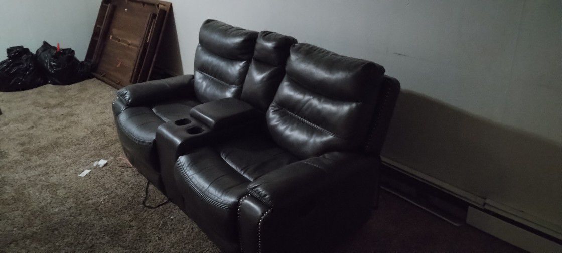 NICE LEATHER COUCHES!