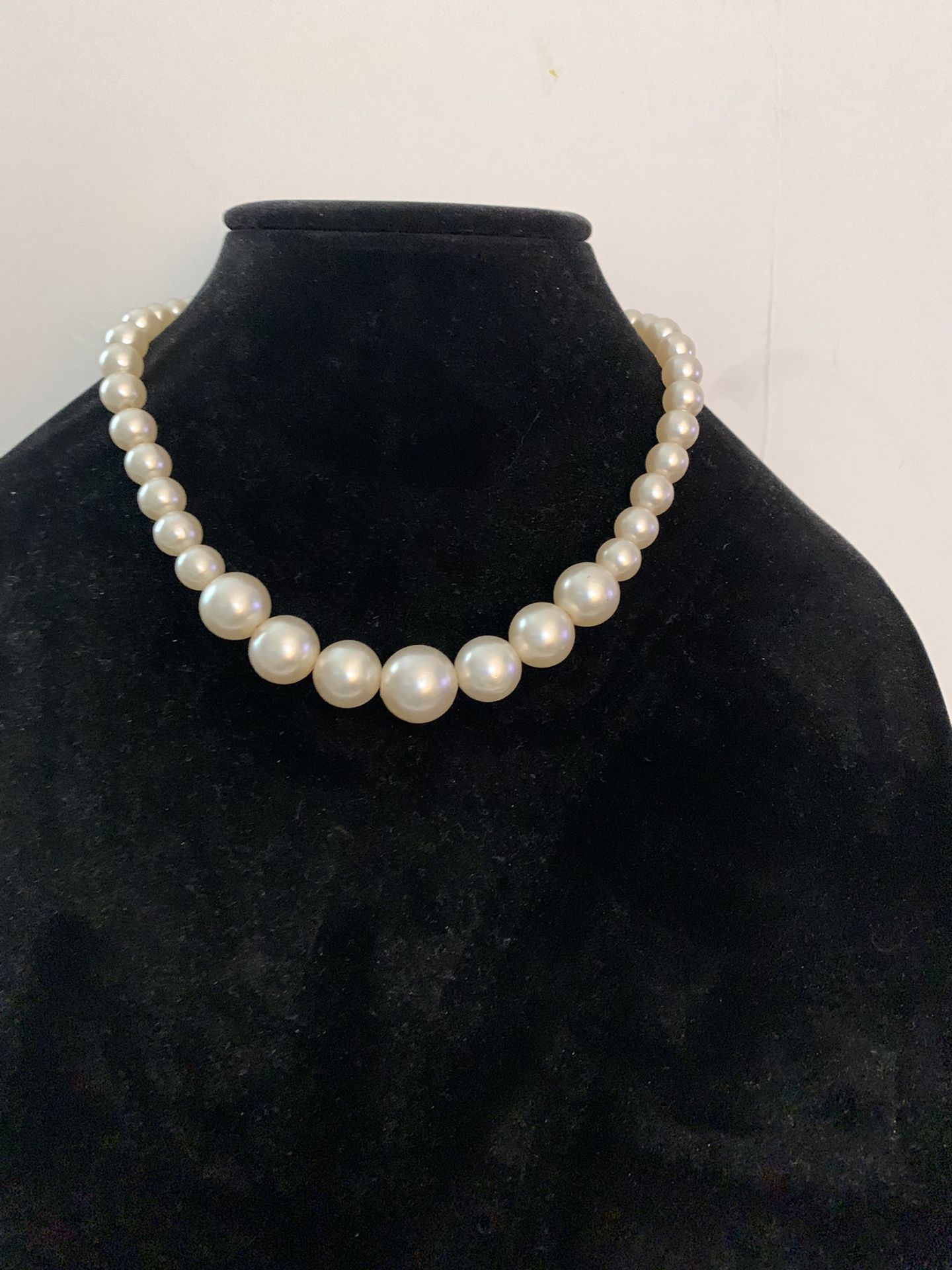 Faux Pearl Choker