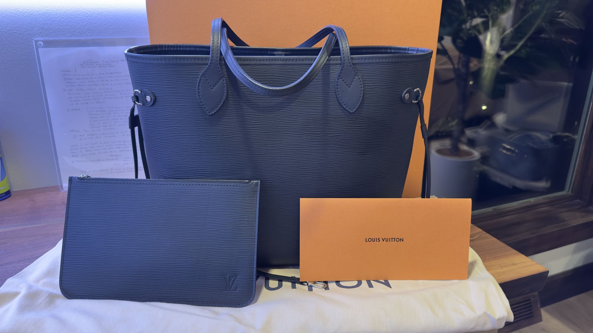 Louie Vuitton MM Never full Black epi Leather