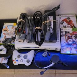 Xbox 360 Arcade 250gbDetachable HDD w/ 2 Controller, cables,and accessories Bundle