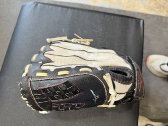 Mizuno Left Handed Fast pitch Glove