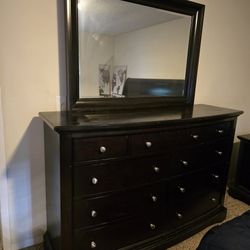 9-Drawer Dresser + Mirror - Rooms To Go