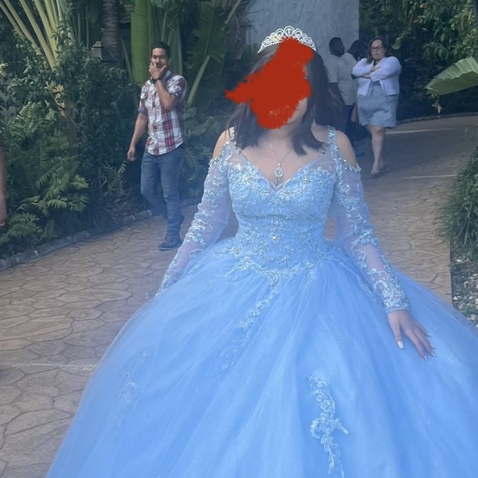 Quinceañera Beautiful Blu Dress , Like New We Only Use For Photos 