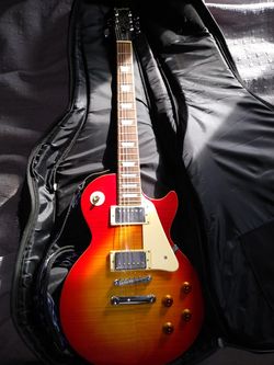 Les paul guitar and amp